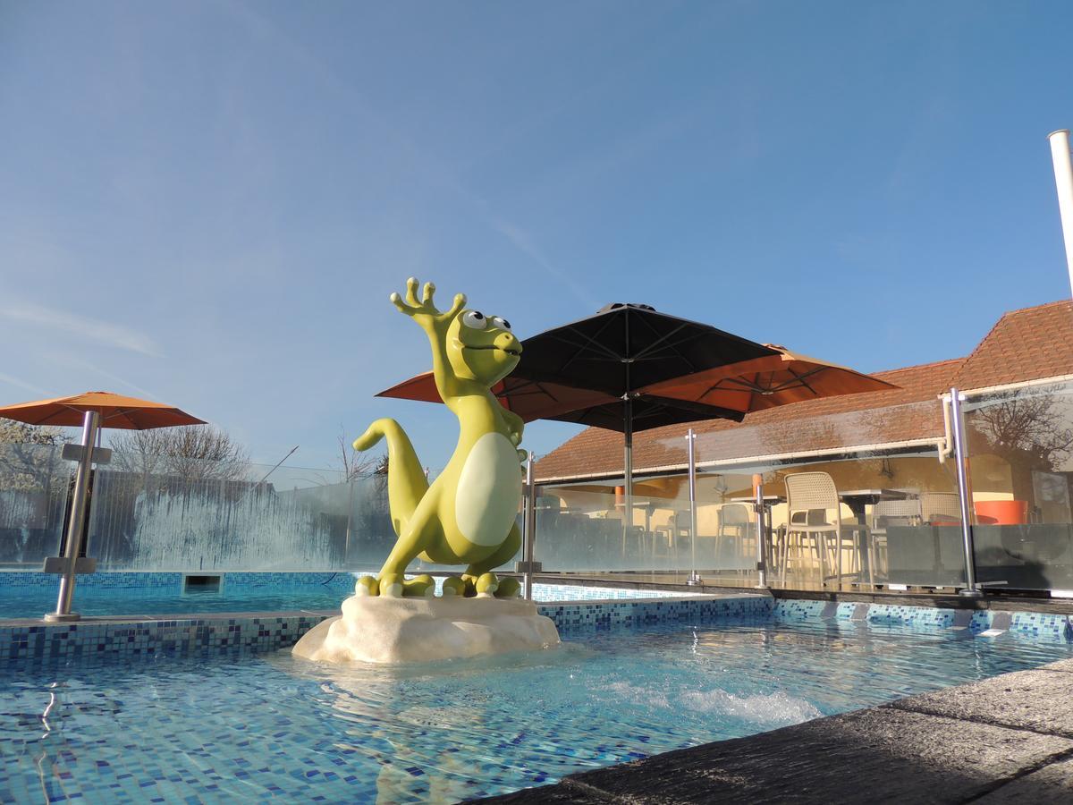 Camping L'Arada Parc Hotel Sonzay Екстериор снимка